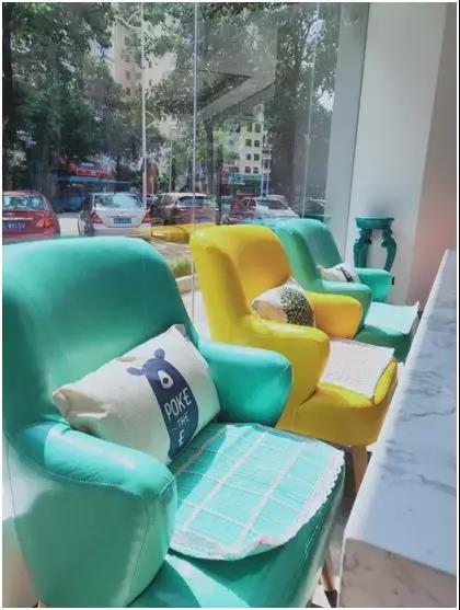 岳灵生发网红店马卡龙沙发